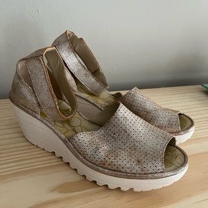 Fly London Yake Perforated Cool Pearl leather Wedge Sandal 40 9.5